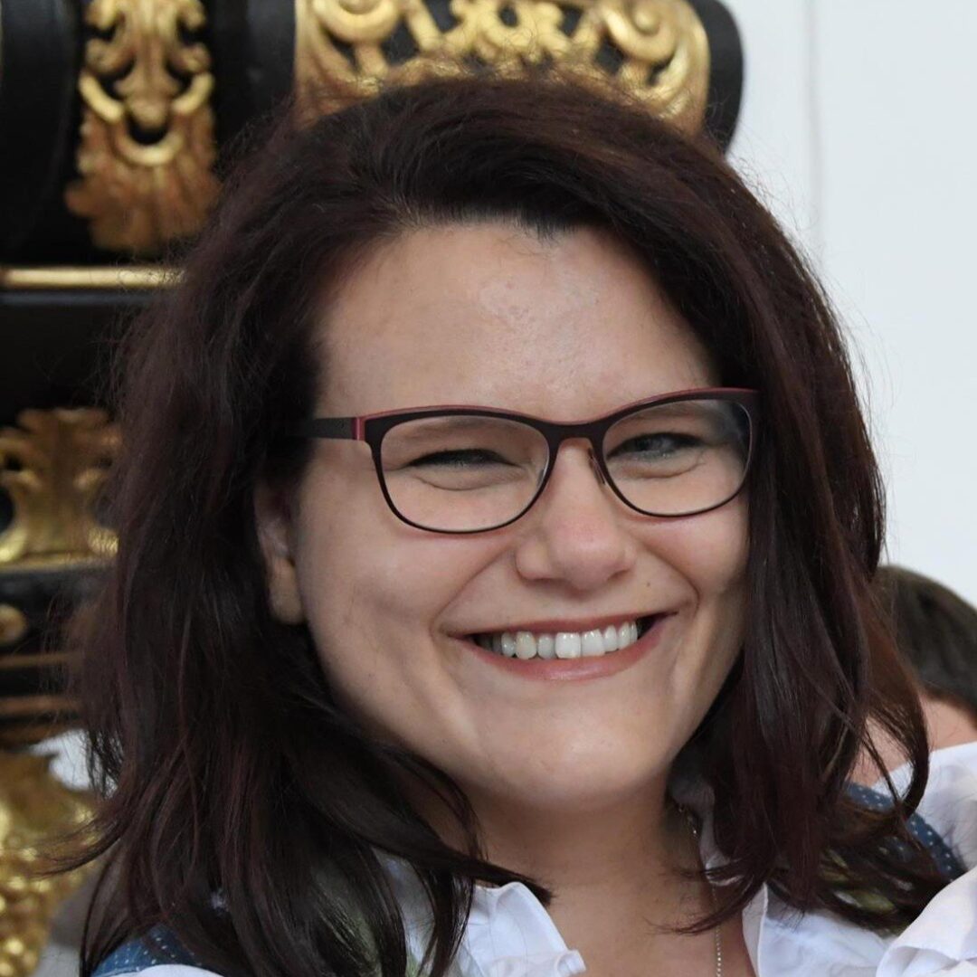 Portrait von Nicki, der Inhaberin von Karten-Design.at