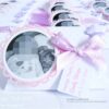 Edles Give-Away zur Taufe personalisiert mit Foto, Text, Name & Taufdatum. Handgefertigte Gastgeschenk Box mit edler Prägung, verziert mit 3D Schmetterling und befüllt mit Taufmandeln. © KARTEN-DESIGN.at Nicki Heß