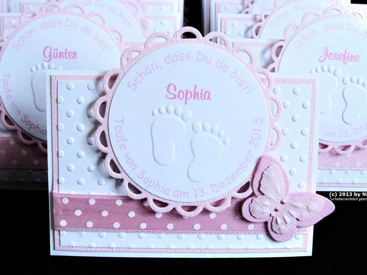 Große Auswahl an individuellen und personalisierten Tischkarten, Tischkärtchen und Taufkarten zur Taufe für jeden Stil und Geschmack. Einfach online gestalten und handgefertigt kaufen. © KARTEN-DESIGN.at